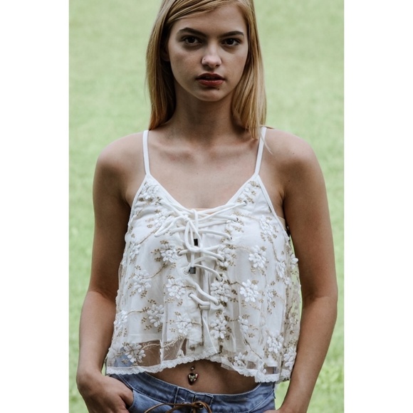 POL Cream Embroidered Floral Lace Cropped Cami Top - Picture 3 of 8